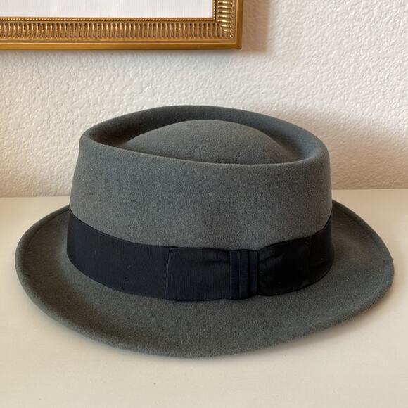 Vintage Dobbs Fifth Avenue Grey Wool Fedora Pork Pie Hat Black Band 7 1/4 - Picture 2 of 12